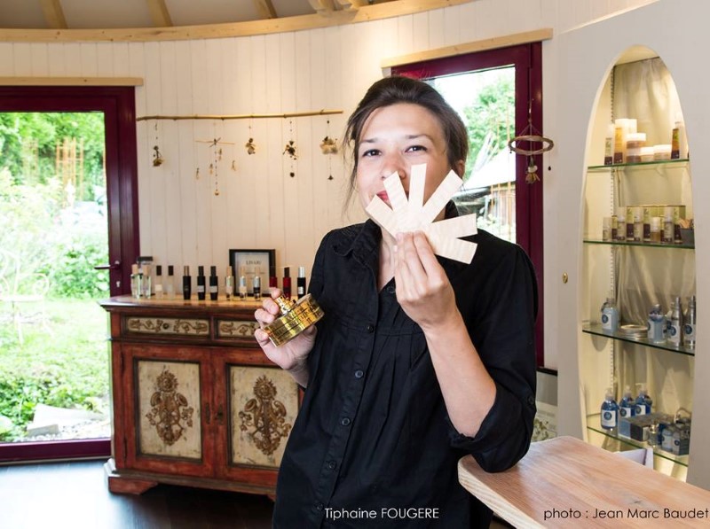 Tiphaine Fougère, consultante parfums, vous accueille dans le Jura